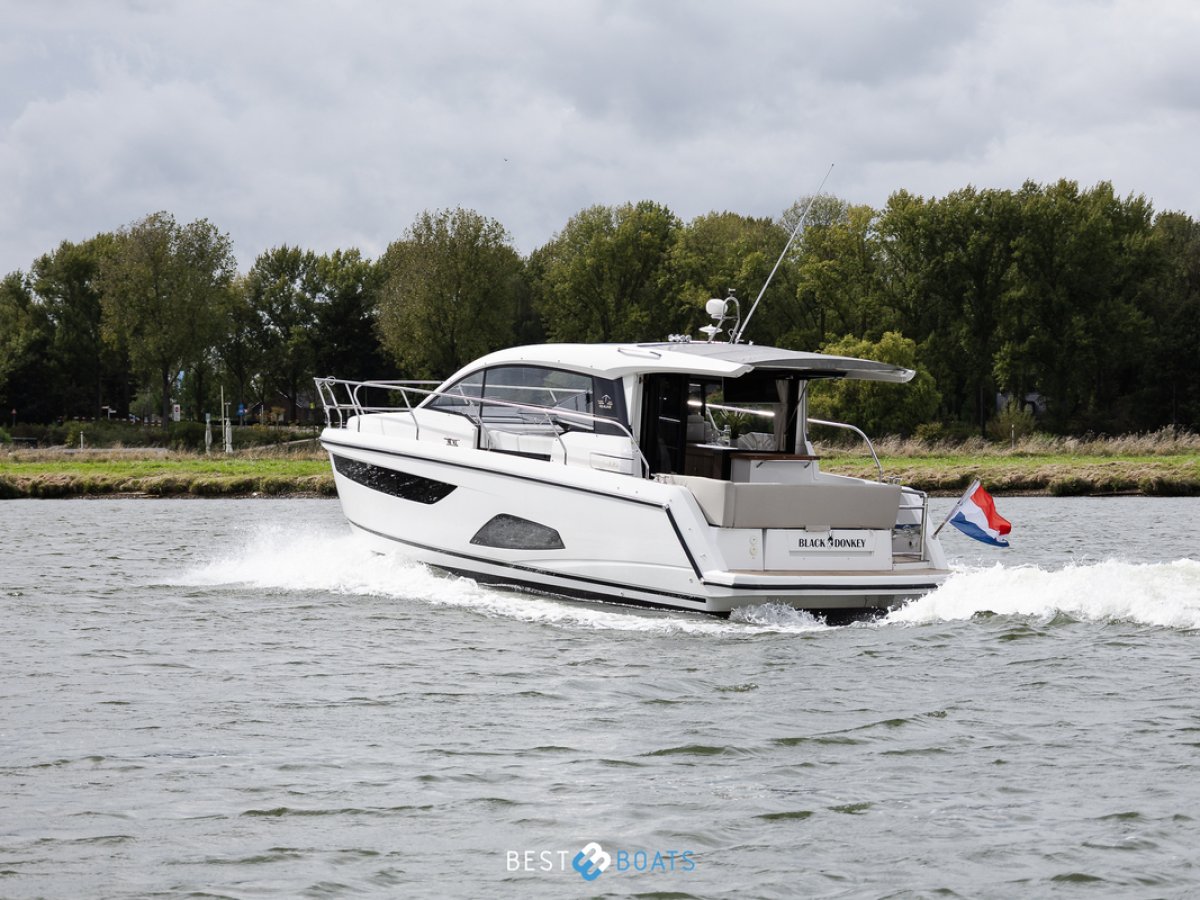Sealine C330