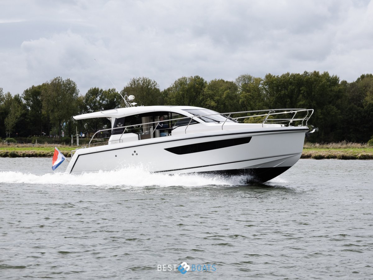 Sealine C330