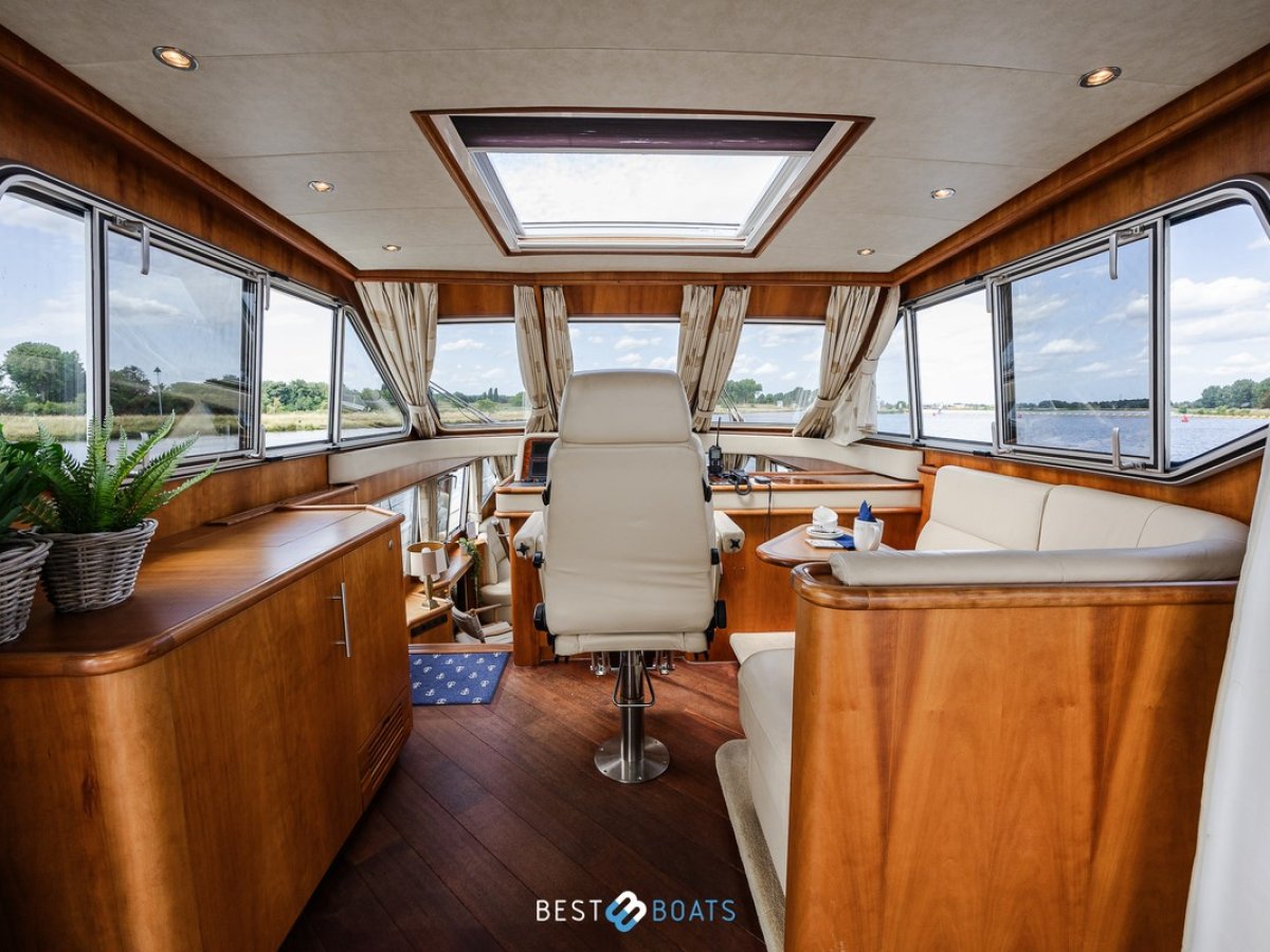 Van Den Hoven Exclusive 1600