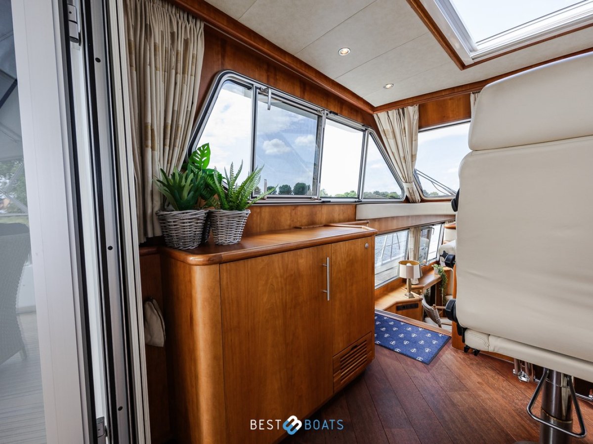 Van Den Hoven Exclusive 1600