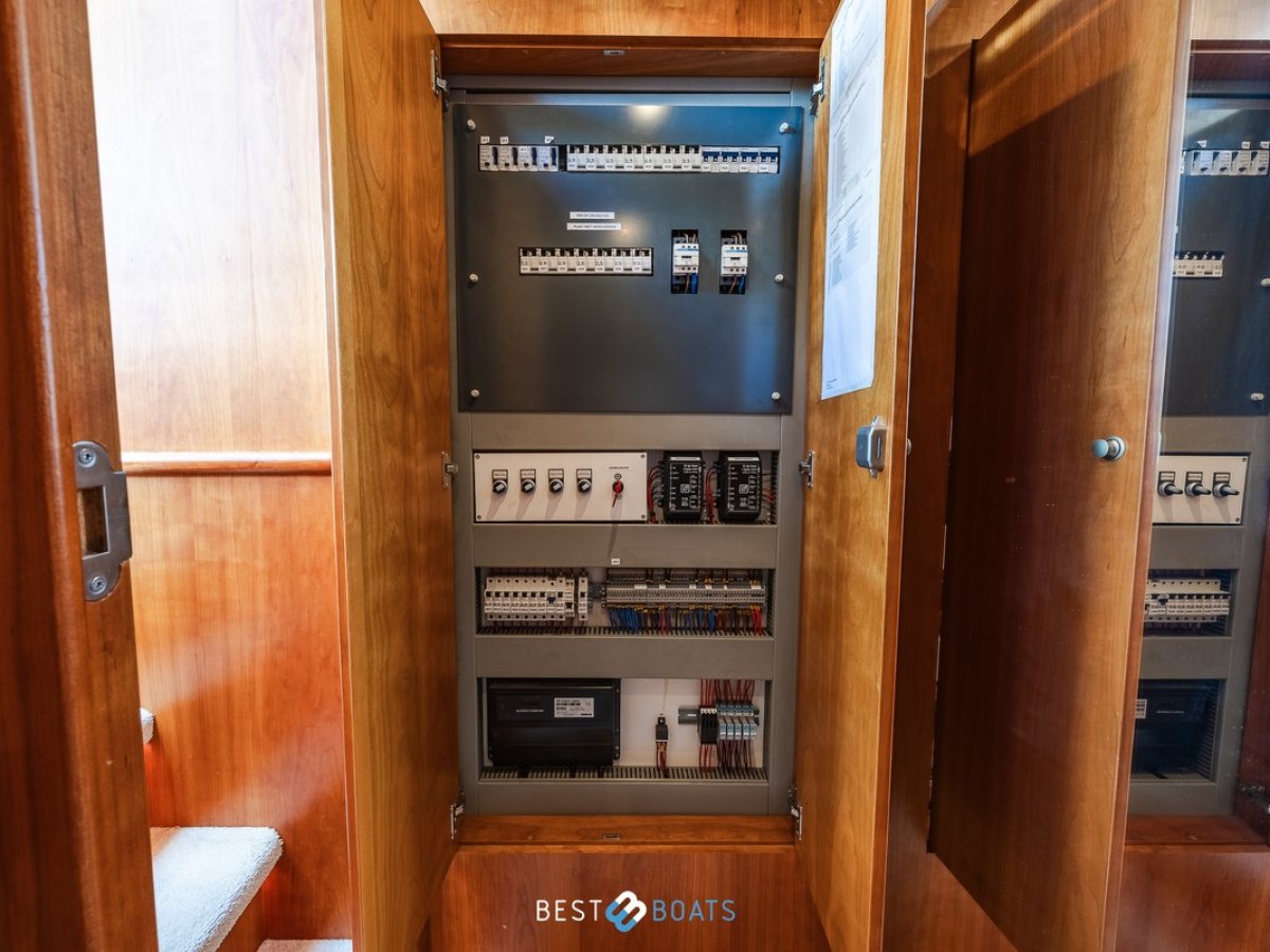 Van Den Hoven Exclusive 1600