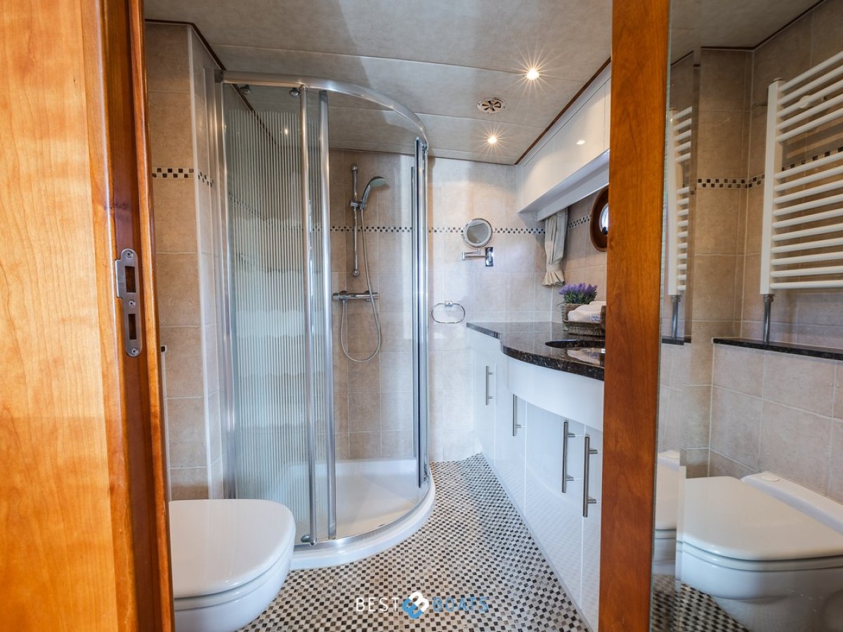 Van Den Hoven Exclusive 1600