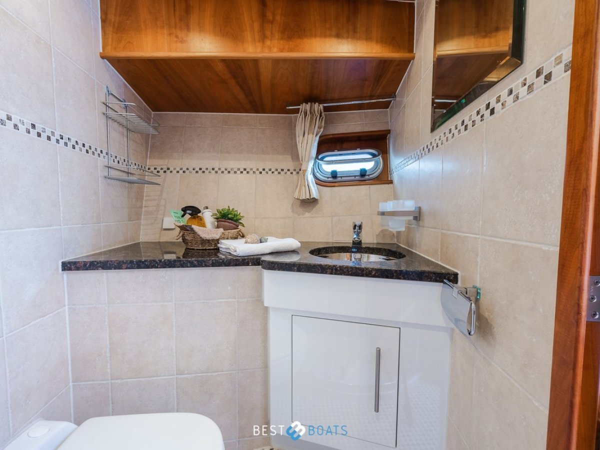 Van Den Hoven Exclusive 1600