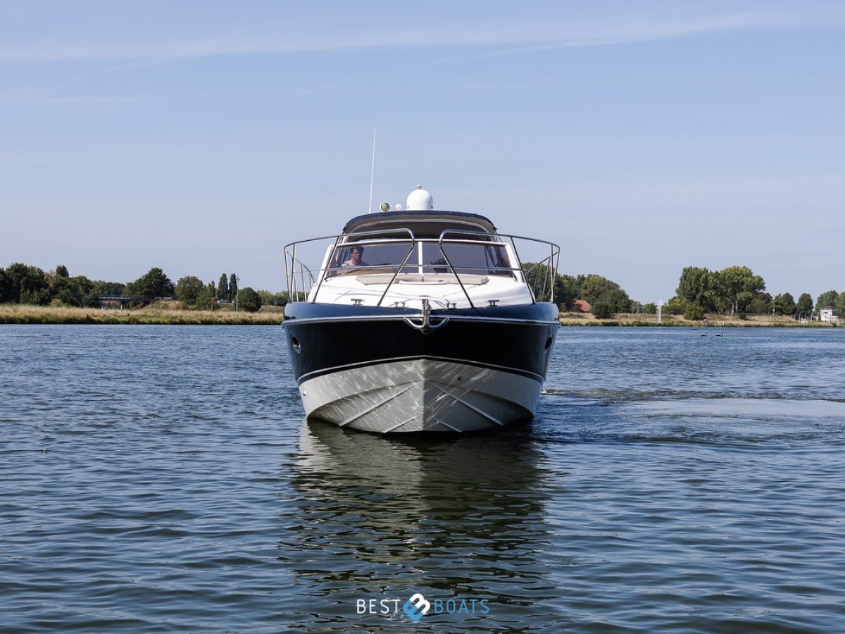 Princess Yachts V 42