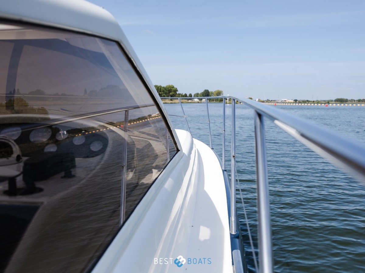 Princess Yachts V 42