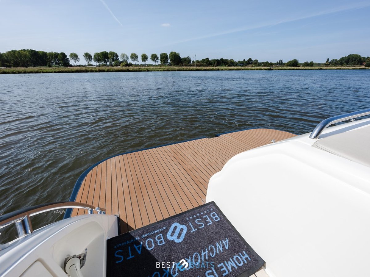 Princess Yachts V 42