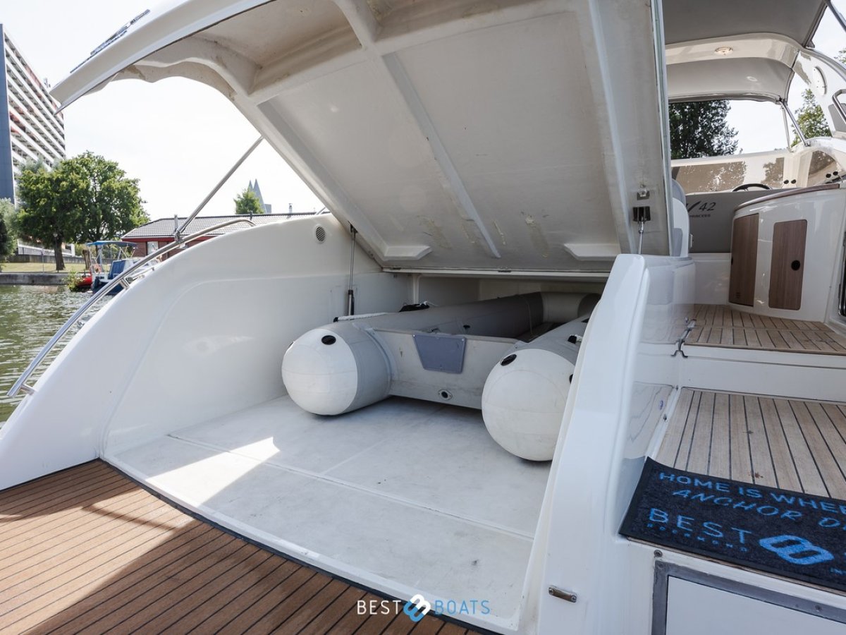Princess Yachts V 42