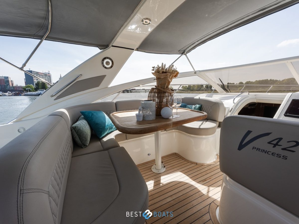 Princess Yachts V 42