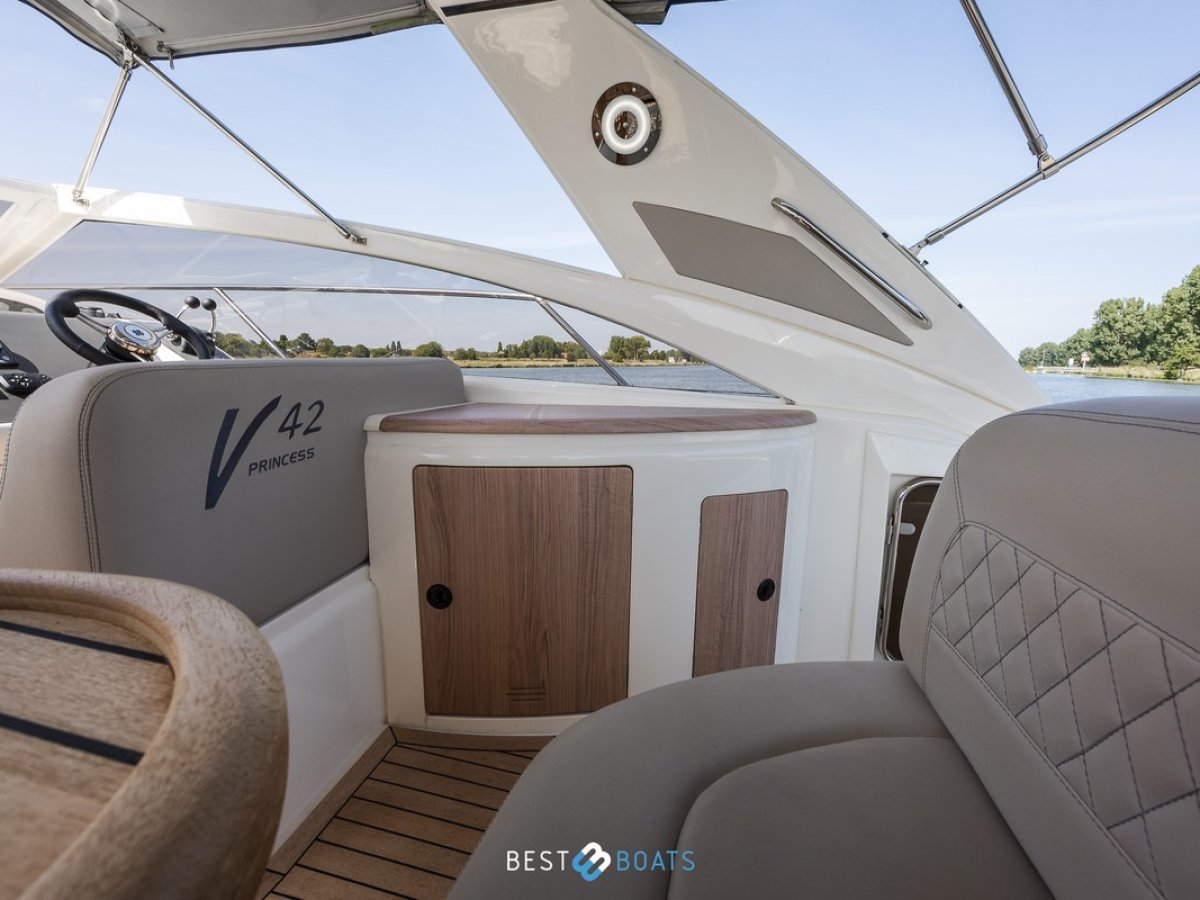 Princess Yachts V 42
