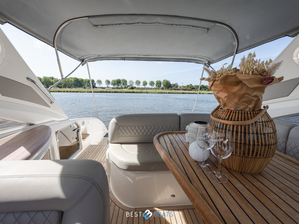 Princess Yachts V 42