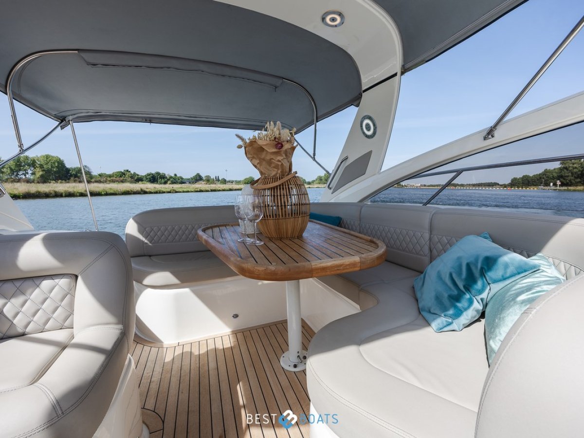 Princess Yachts V 42