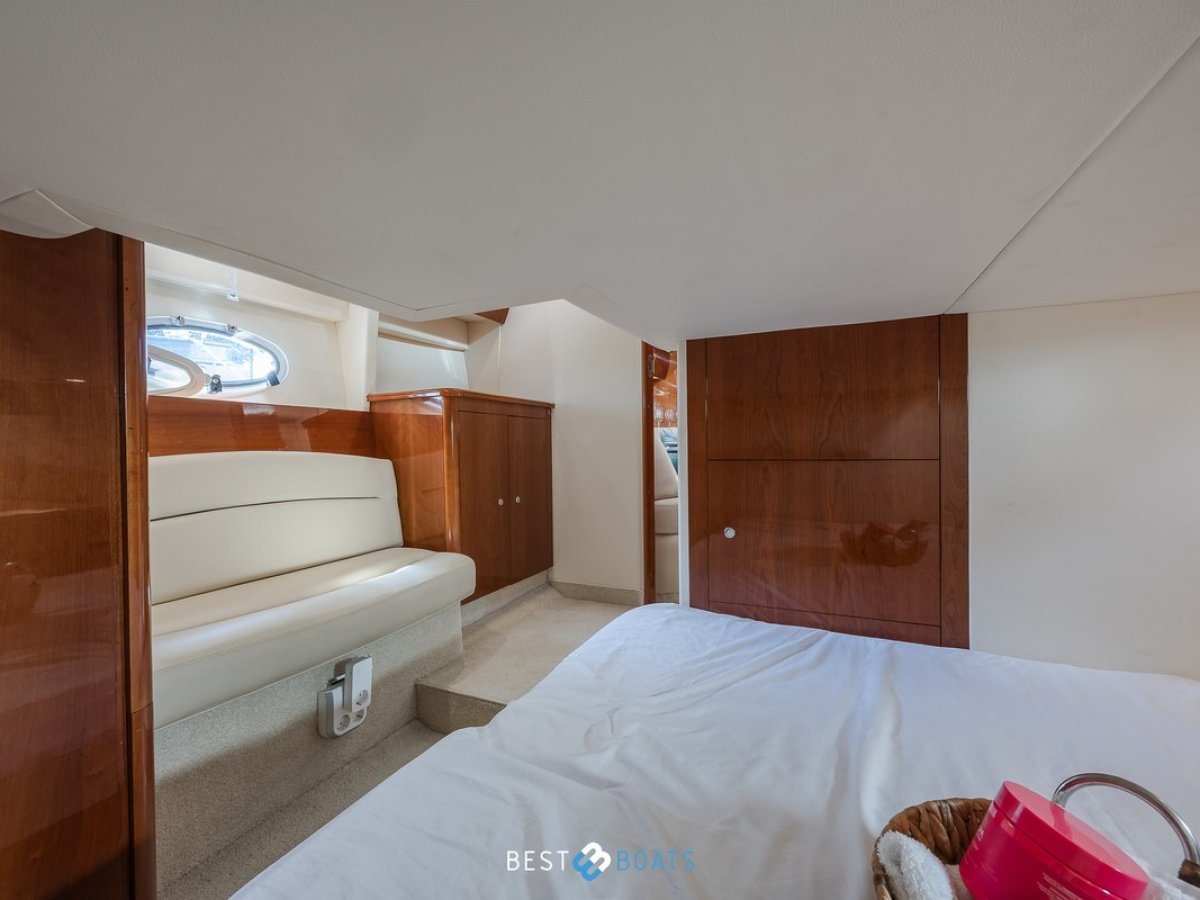 Princess Yachts V 42