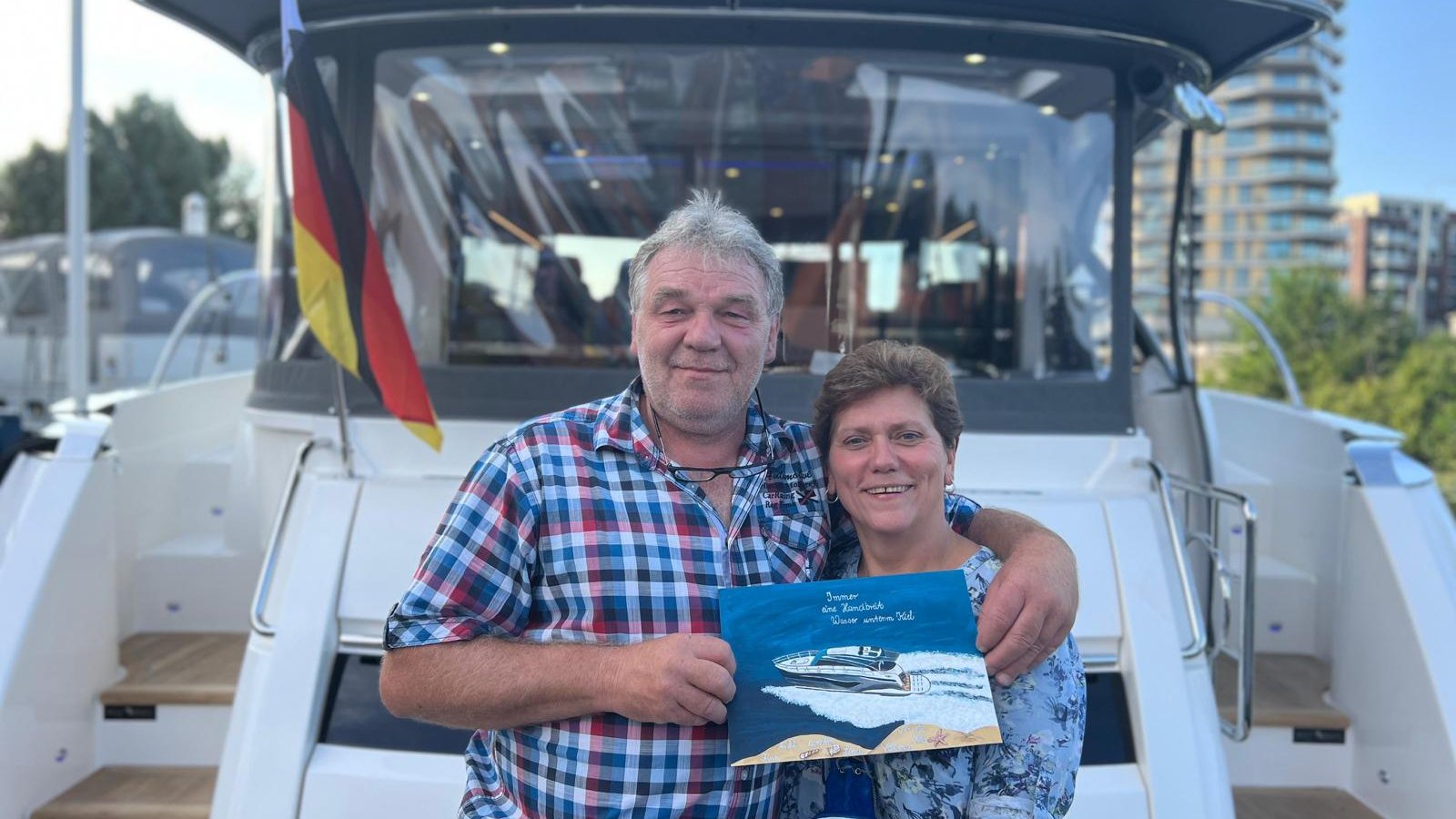 De eerste Riviera 4600 SY Platinum Edition vaart vanaf nu door Europa!