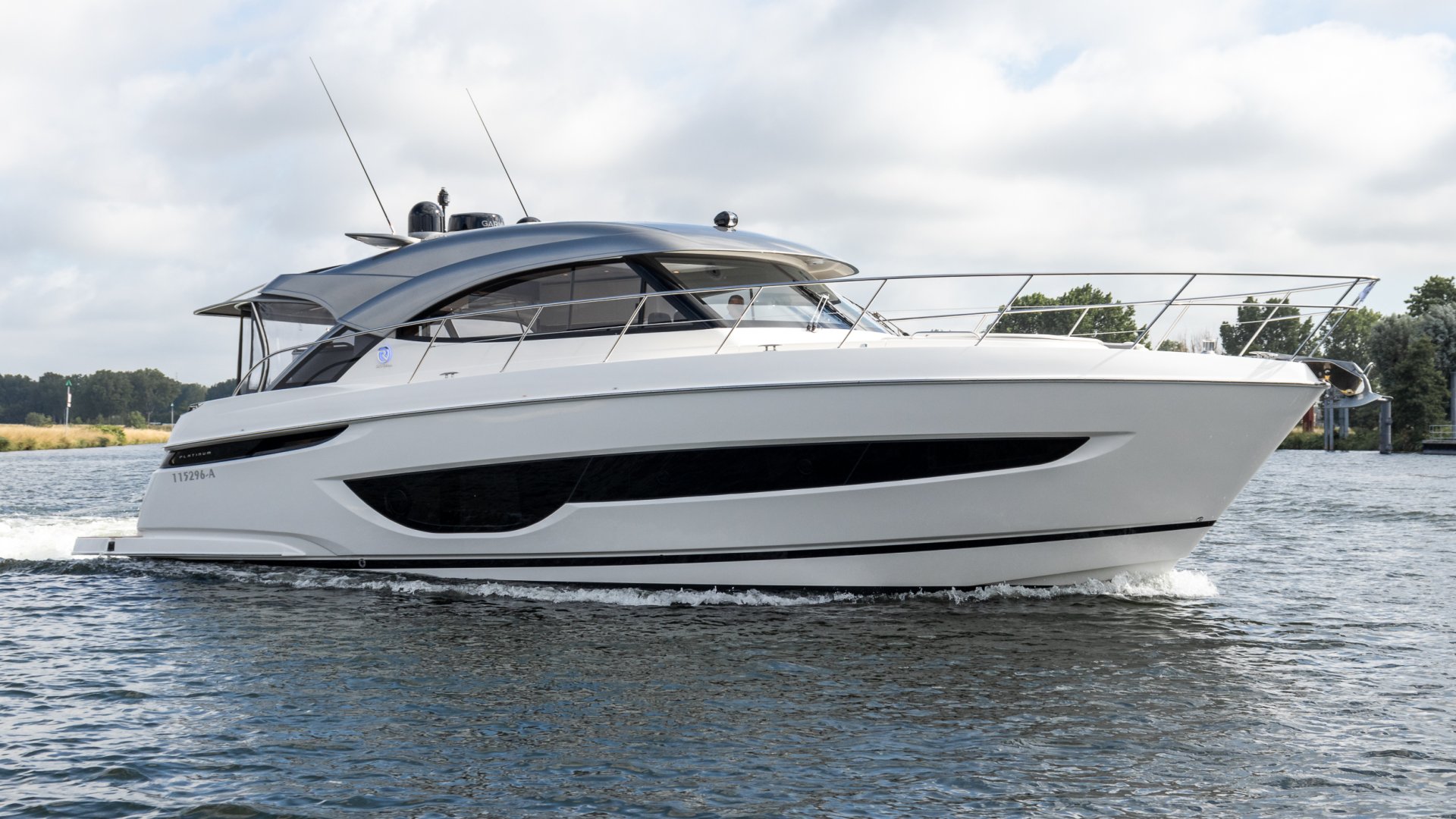 Riviera 4600 Sport Yacht Platinum: een mini-superjacht