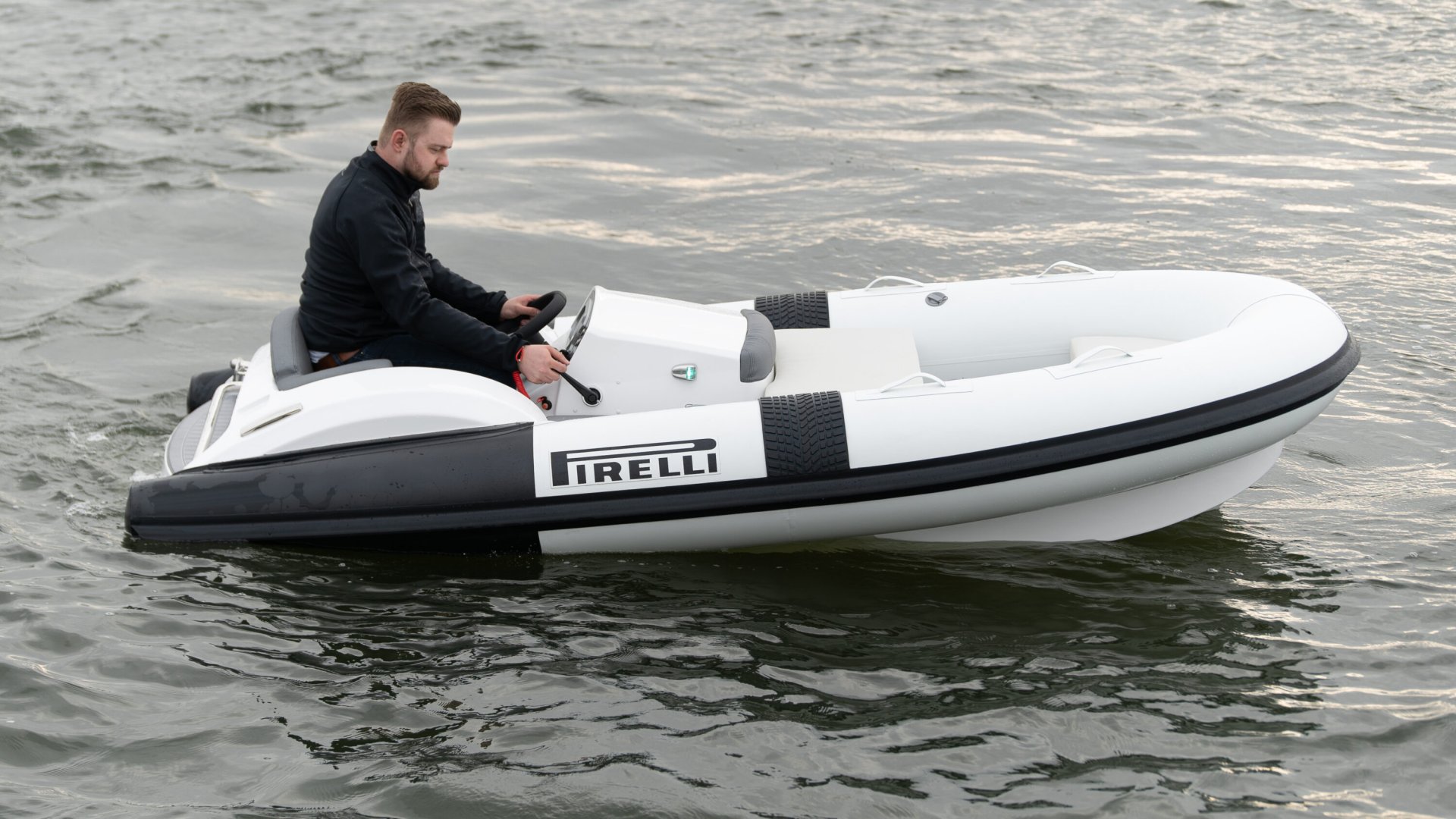 Beleef snelheid en avontuur met een speedboot van PIRELLI | TecnoRib
