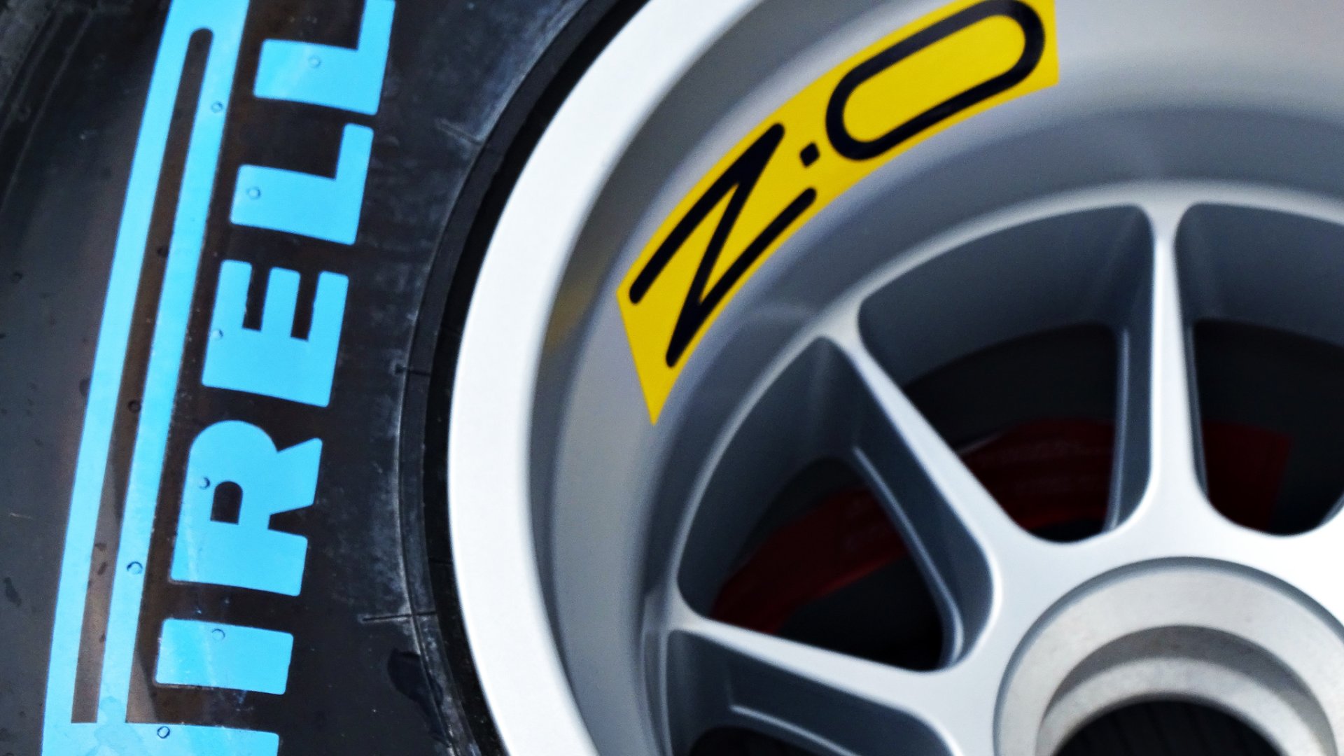Maak kennis met PIRELLI